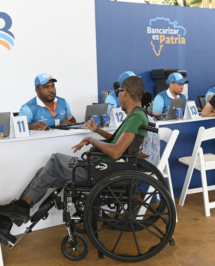 Banreservas incorpora a nuevos usuarios durante su 11ª jornada de bancarización en San Juan de la Maguana