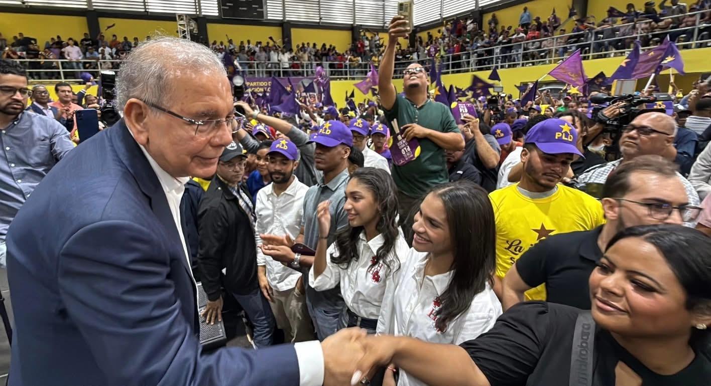Danilo Medina explica que el problema de la economía sigue siendo los bajos salarios. Dice la gente se está saltando una de las tres comidas del día.