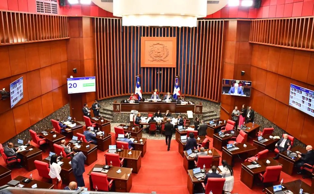 Senadores rechazan decisión del TC que elimina penalización de relaciones homosexuales en la Policía y las Fuerzas Armadas