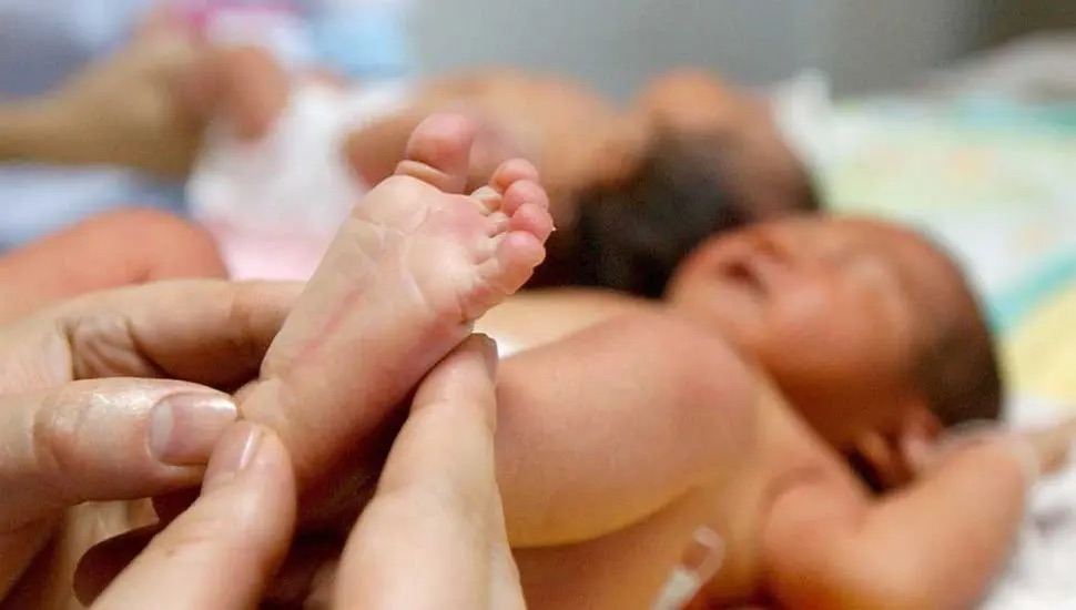 Salud Pública asegura se reducen las mortalidades infantil y neonatal en 2025