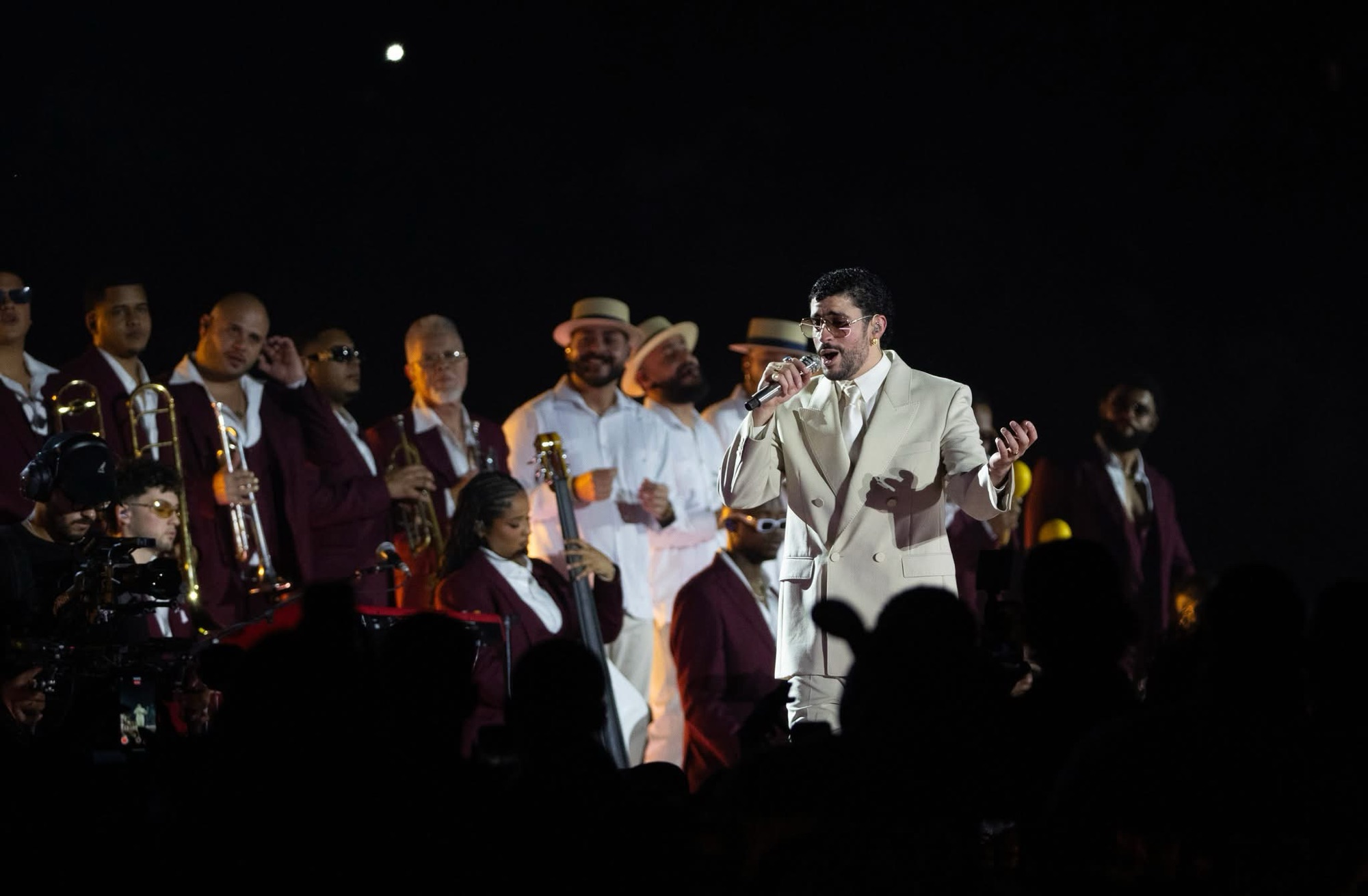 Bad Bunny enciende Santo Domingo en el arranque de su gira mundial