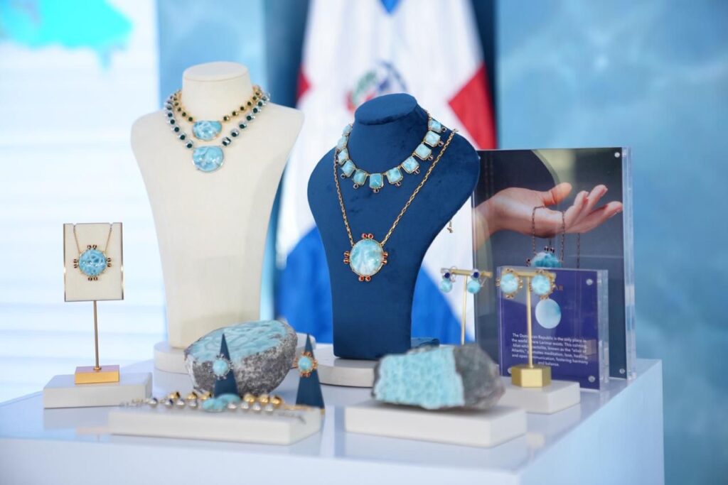 Celebran el Día Nacional del Larimar con un vibrante homenaje cultural en Barahona 1 img 8804