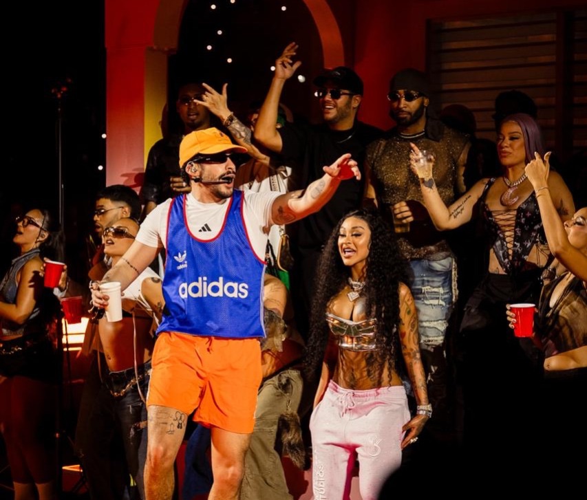 Santiago Matías y participantes de “LCDA2” encendieron “La Casita” de Bad Bunny en el Estadio Olímpico 1 img 8851