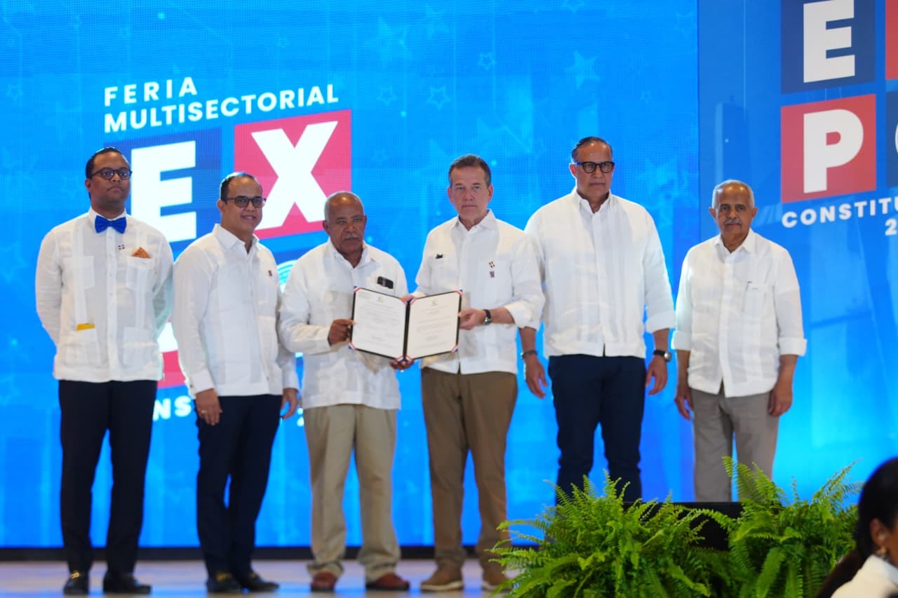 Acreditan denominación de origen del Aguacate de Cambita durante cierre de Expo Constitución 2025