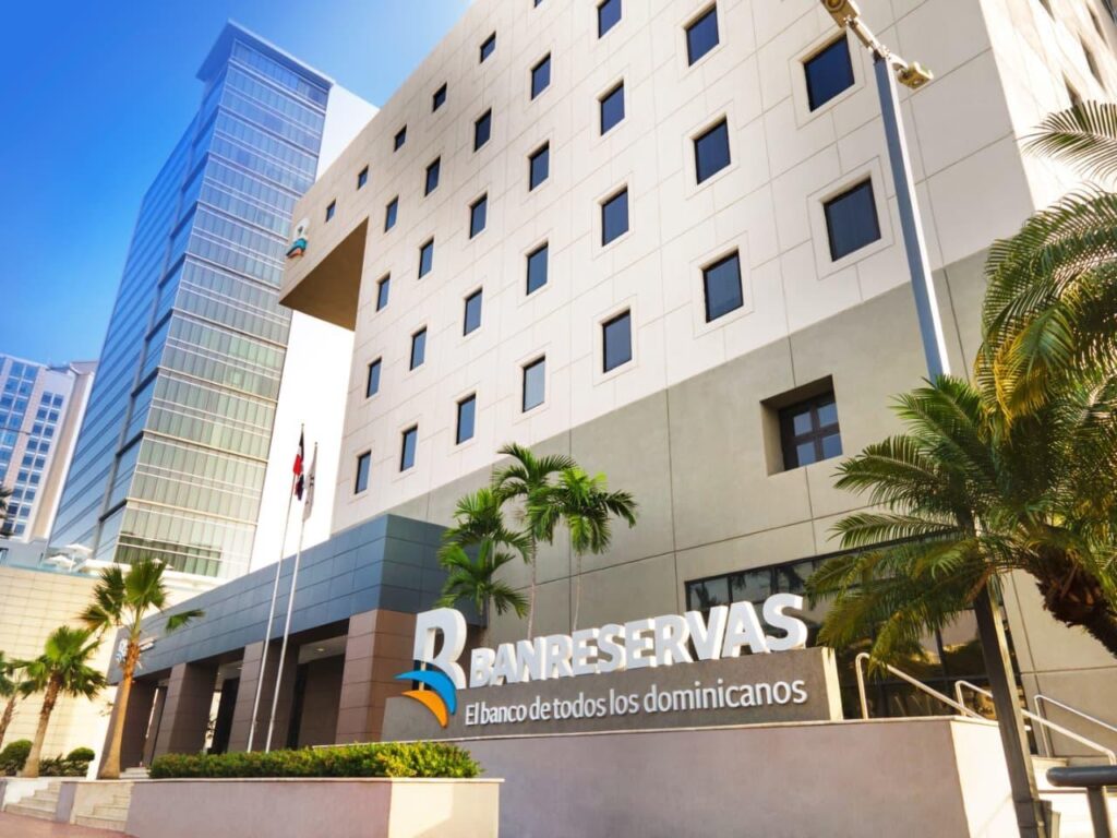Euromoney premia a Banreservas como Mejor Banco Transaccional de la República Dominicana 1 img 9030
