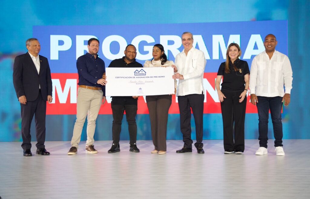 Presidente Abinader relanza programa Mi Vivienda, que proyecta más de 8,300 apartamentos para beneficiar a 25,000 dominicanos de ingresos medios y bajos 1 36c28bdf 6fc1 445e 9471 c2898871c437