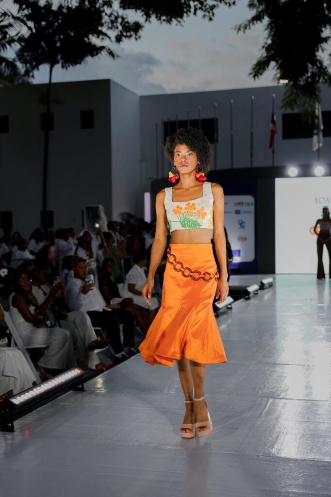 Centro Mipymes y CPTT UCE celebran graduación de sus programas formativos y presentan desfile “Quisqueya Innova” 1 3859c2aa 4963 4362 828a ddb0f6eb35c2