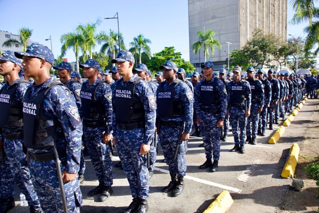 Presidente Abinader pone en marcha “Navidad con Garantía de Paz 2.0” con despliegue de cerca de 28,000 agentes para reforzar la tranquilidad y la convivencia en todo el país 1 74eec7f4 50c3 401f bfee 1684a3235a81