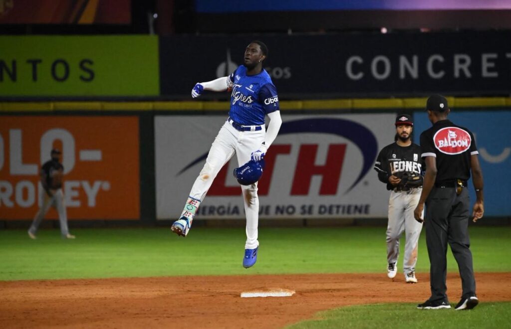 Jonrón de Ronny Mauricio deja tendidos a los Leones y da triunfo 6-5 al Licey 1 img 0084