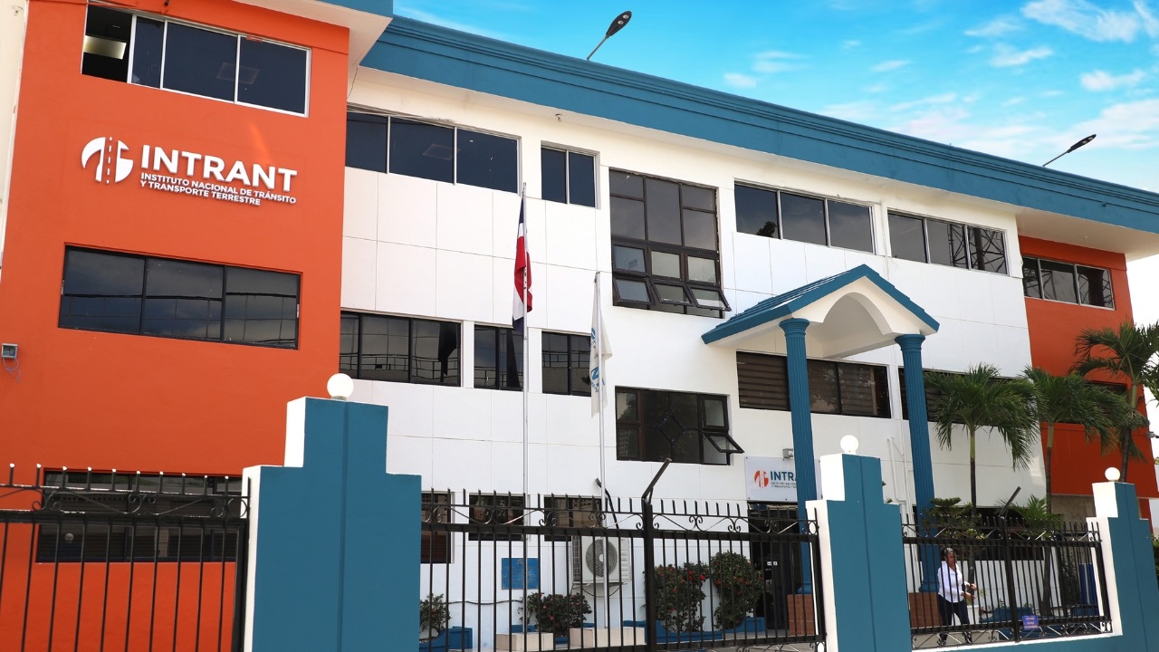 INTRANT anuncia medidas especiales para regular el transporte de carga en Navidad 2025 y Año Nuevo 2026