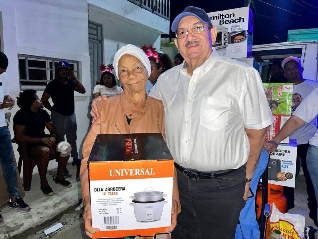 Senador Cristóbal Castillo da inicio a su tradicional recorrido “Navidad con Castillo” en Hato Mayor 1 img 0142