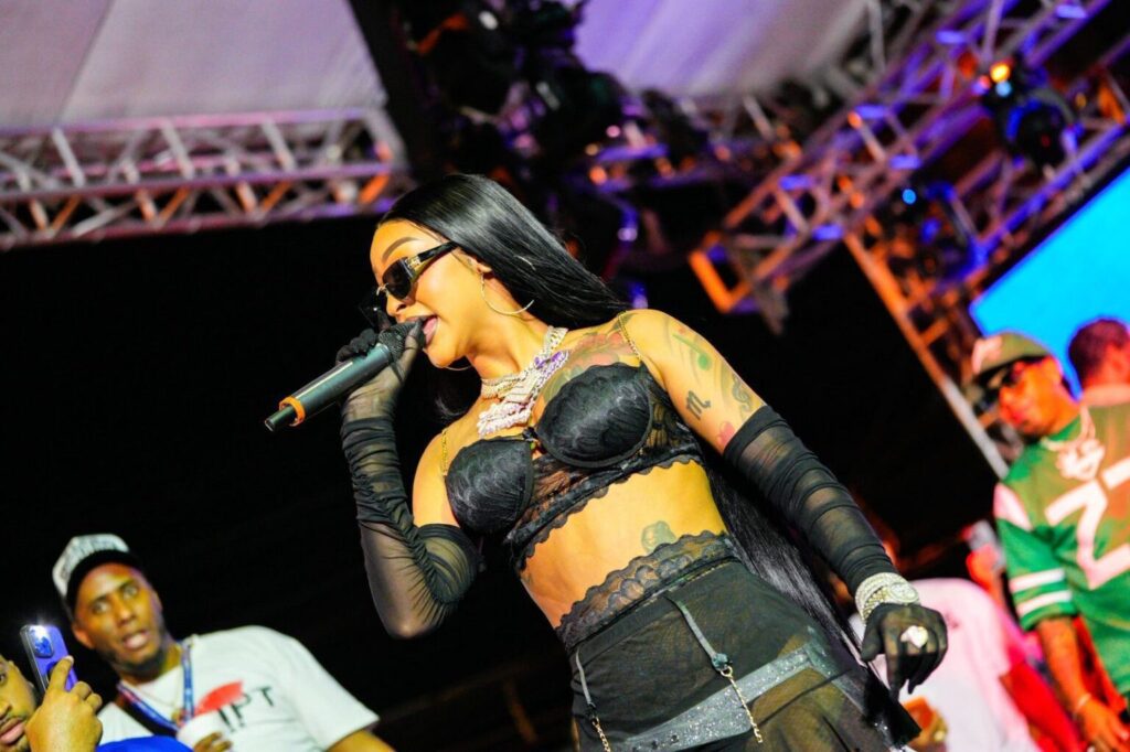 Miles disfrutan explosivo concierto navideño de ReconocidosNet en Los Guarícanos 1 img 0166