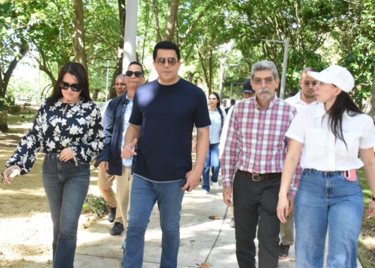 Ministro de Turismo supervisa reconstrucción del Parque Nacional Submarino La Caleta 1 img 0448