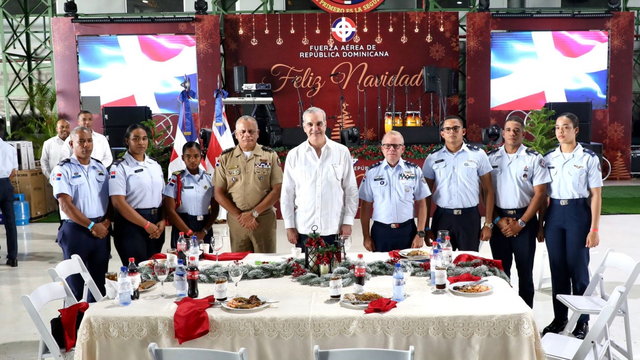 Presidente Abinader almuerza con oficiales y soldados de la Armada y Fuerza Aérea