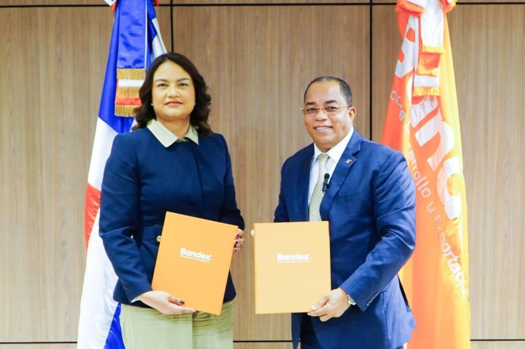 BANDEX y FemRD acuerdan facilitar acceso al crédito productivo a mujeres empresarias 1 img 0513