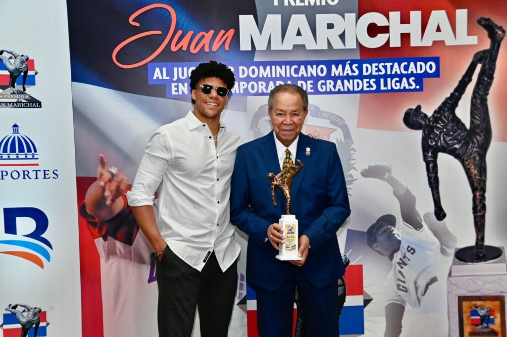 Soto recibe el Premio Juan Marichal por su actuación en las Grandes Ligas en 2025 1 img 0564