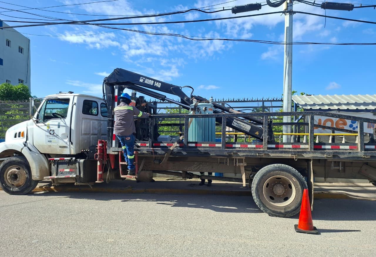 Edeeste desmantela transformador ilegal vinculado a propiedades del reconocido pelotero Alfonso Soriano en Quisqueya
