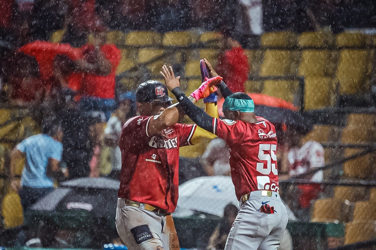 Grand slam de Julio Carreras impulsa a los Gigantes al tercer lugar