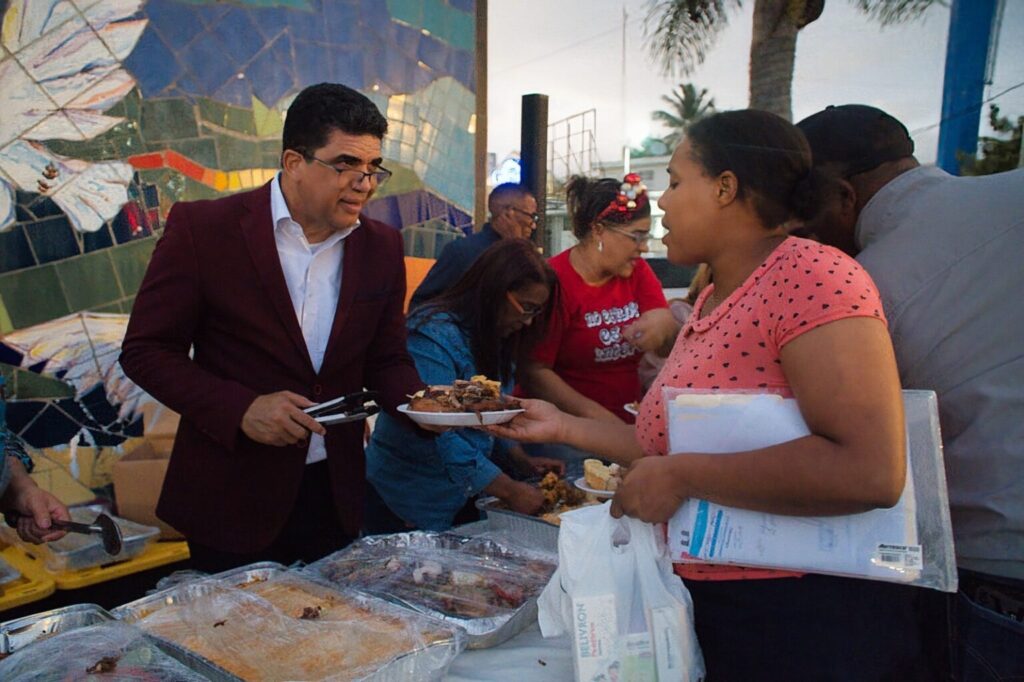 Alcalde de SDE comparte cena de Nochebuena con personas en condición de calle 1 img 1418
