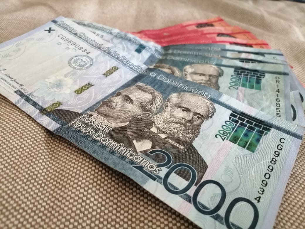 El peso dominicano terminará el año con una depreciación del 5.91%