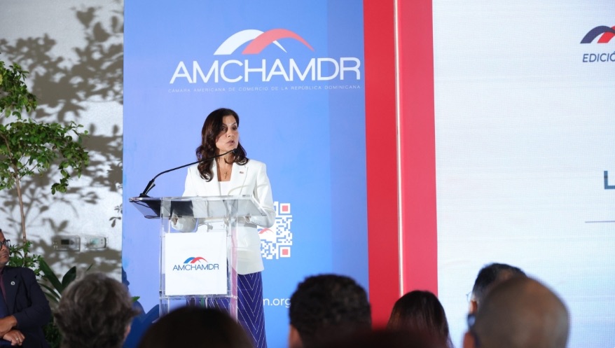 Embajadora Leah Francis Campos resalta seguridad, fortaleza y prosperidad compartidas con RD durante almuerzo de AMCHAMDR 1 img 9709