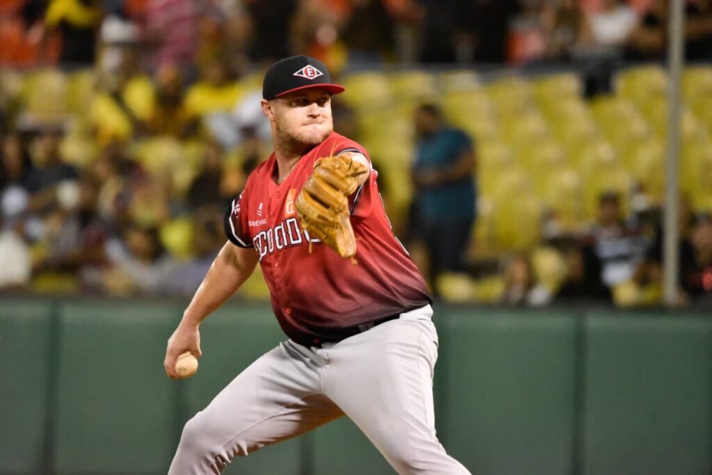 Lakins lidera blanqueada 6-0 y Escogido derrota a las Águilas en Santiago 1 img 9713