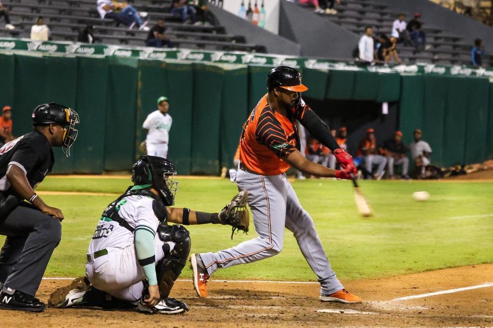 Toros logran tercera victoria seguida al dominar 6-1 a las Estrellas en San Pedro