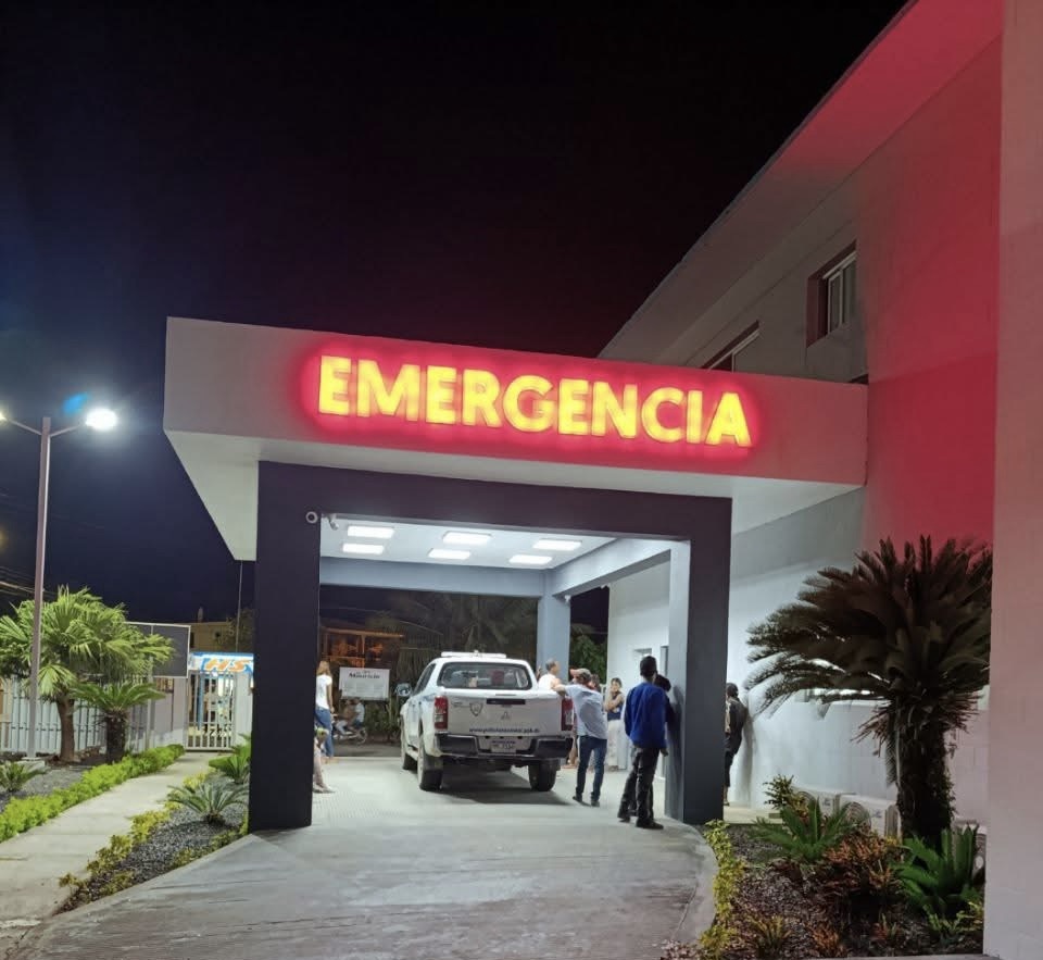 Ocho estudiantes afectados tras inhalar sustancia desconocida en liceo nocturno de Sabana de la Mar 1 img 9903