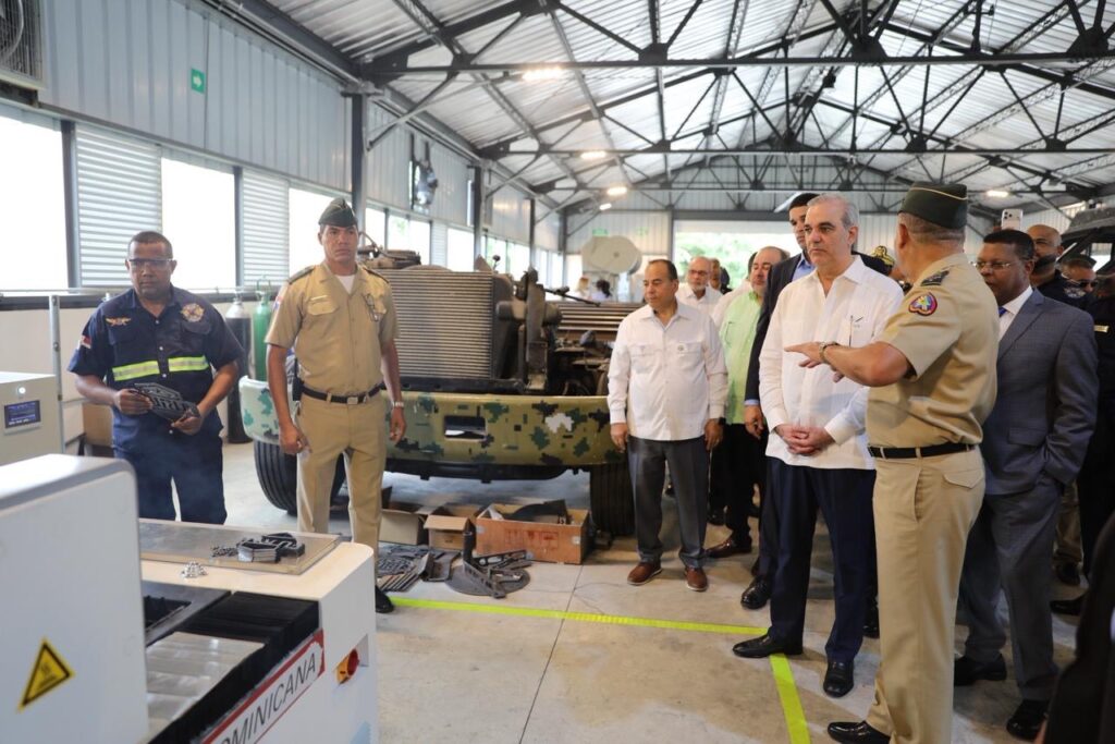 Presidente Abinader destaca transformación histórica de las Fuerzas Armadas al presentar el primer blindado FURIA ensamblado en la República Dominicana 2 033dd4d9 75be 45a4 acec 91030a63fb19