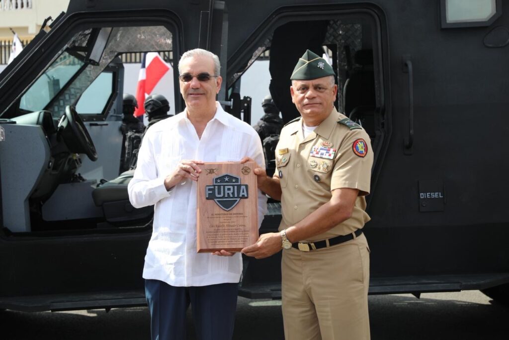 Presidente Abinader destaca transformación histórica de las Fuerzas Armadas al presentar el primer blindado FURIA ensamblado en la República Dominicana 1 043d773a 8978 47a3 bb7a 6c41293fdc40