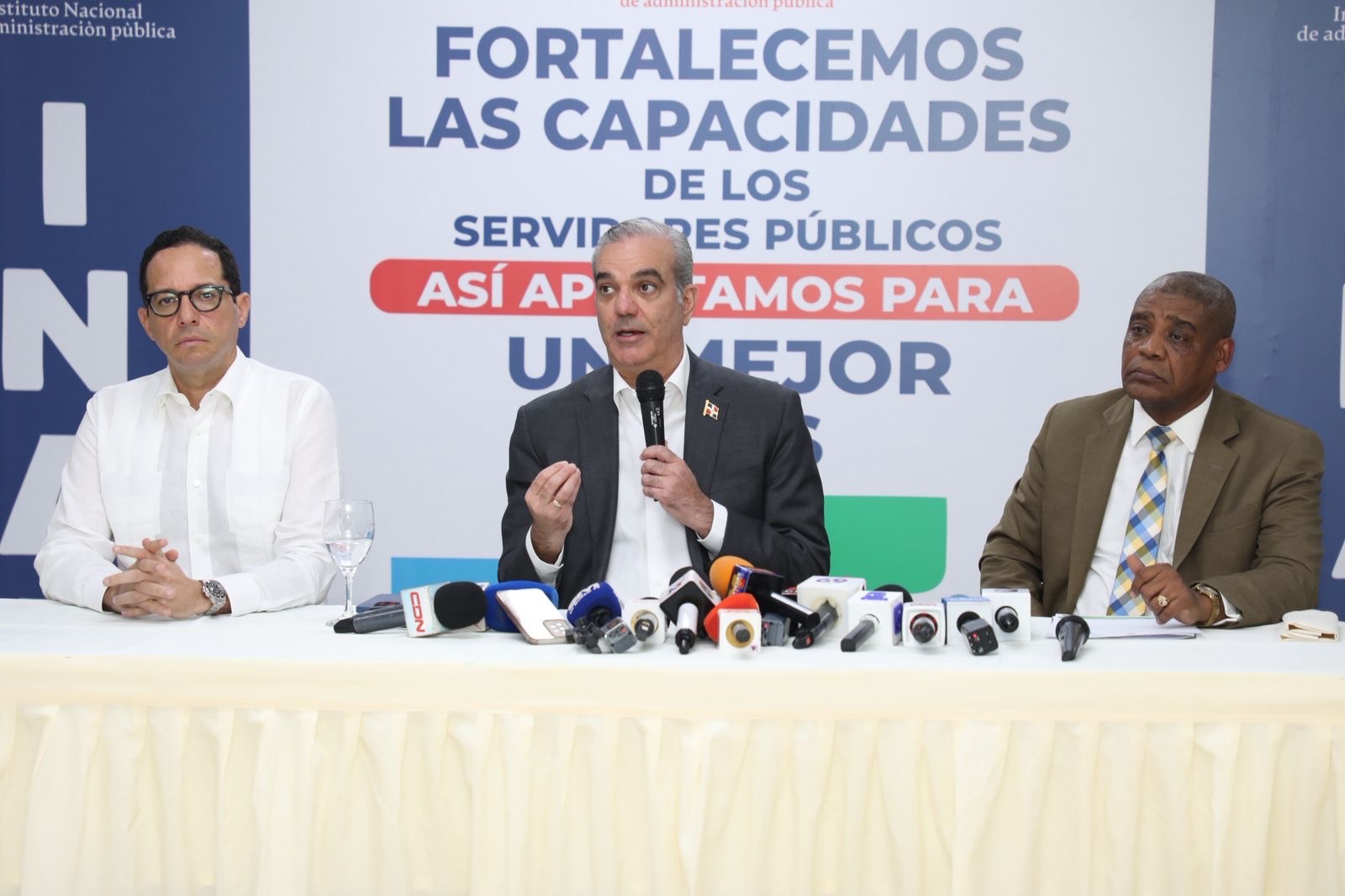 Presidente Abinader impulsa el relanzamiento y fortalecimiento del INAP para transformar la formación de los servidores públicos y avanzar hacia un Estado moderno y eficiente