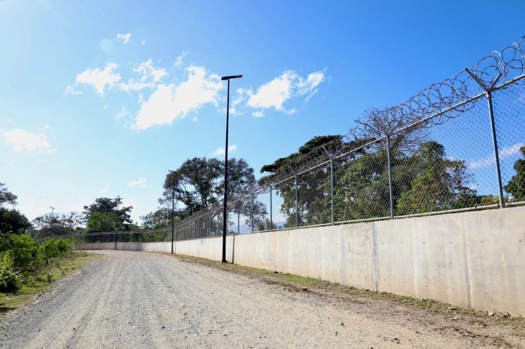 43c53e7f cbfd 44db 8e55 405672de7db7