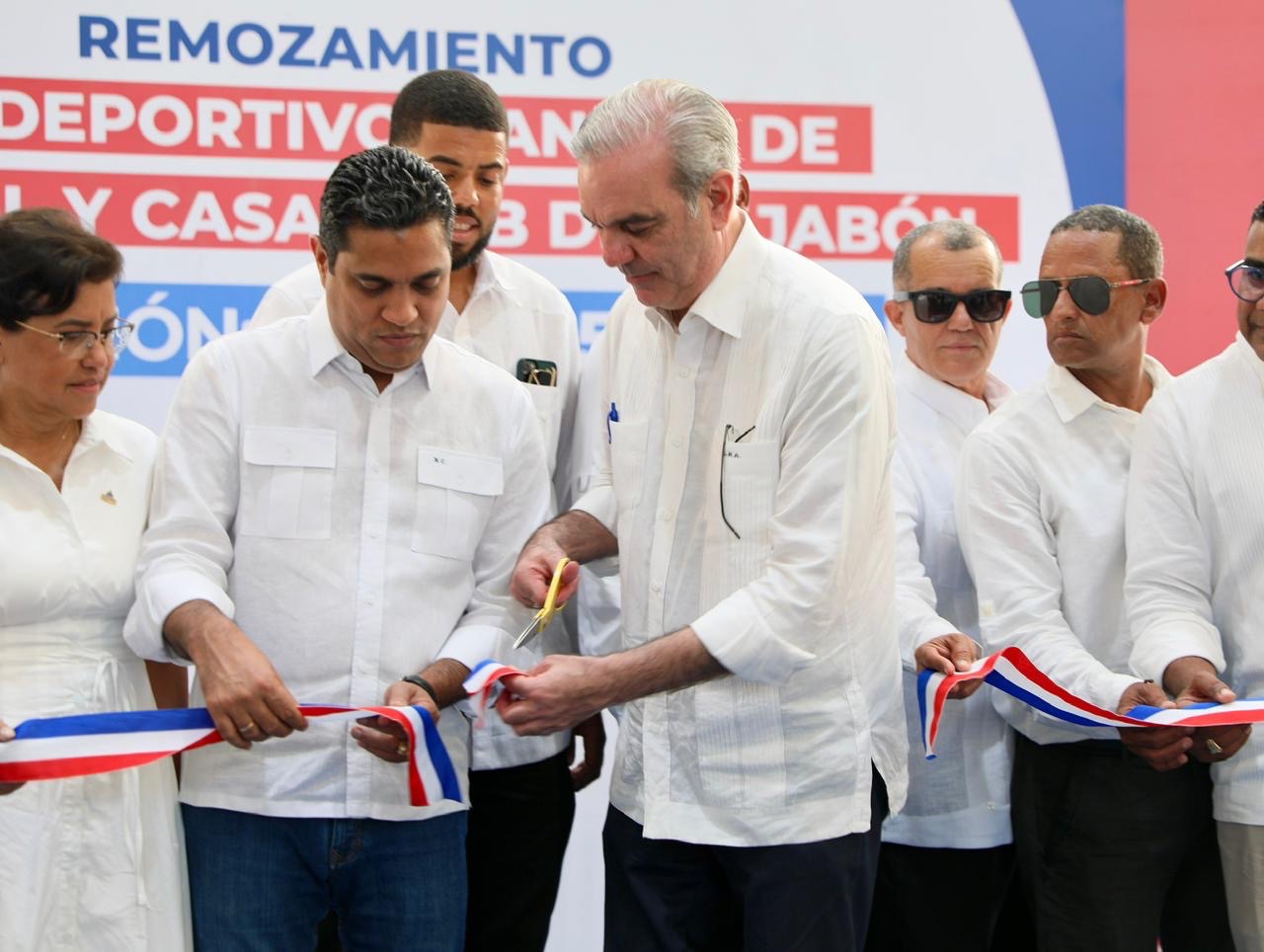 Presidente Abinader inaugura remozamiento del Polideportivo Dajabón, cancha de voleibol y nueva casa club que fortalecen la práctica de deportes en esta provincia