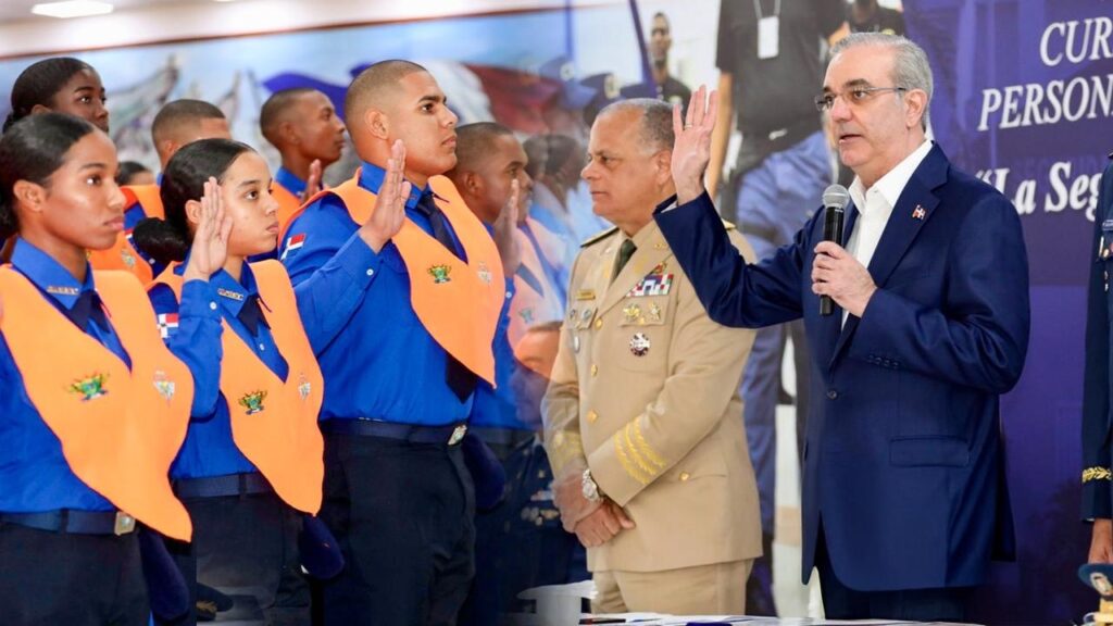 Presidente Abinader encabeza graduación y toma juramento de nuevos agentes de la sexta promoción del Cuerpo Especializado en Seguridad Aeroportuaria y Aviación Civil (CESAC) 1 8a208dd9 0598 4129 ab38 9ff54b6501a1