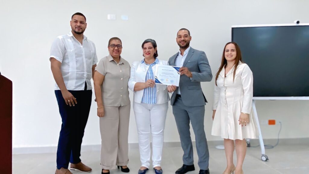Reconocen a jóvenes destacados de Hato Mayor en Gran Acto de la Juventud 3 918421ef 515e 413d a28a 713c11931765