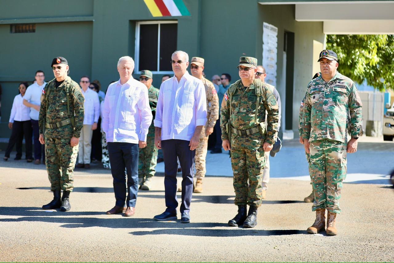 Ministro de Defensa presenta avances de la Verja Perimetral Inteligente al presidente Abinader y al presidente electo de Chile, José Antonio Kast