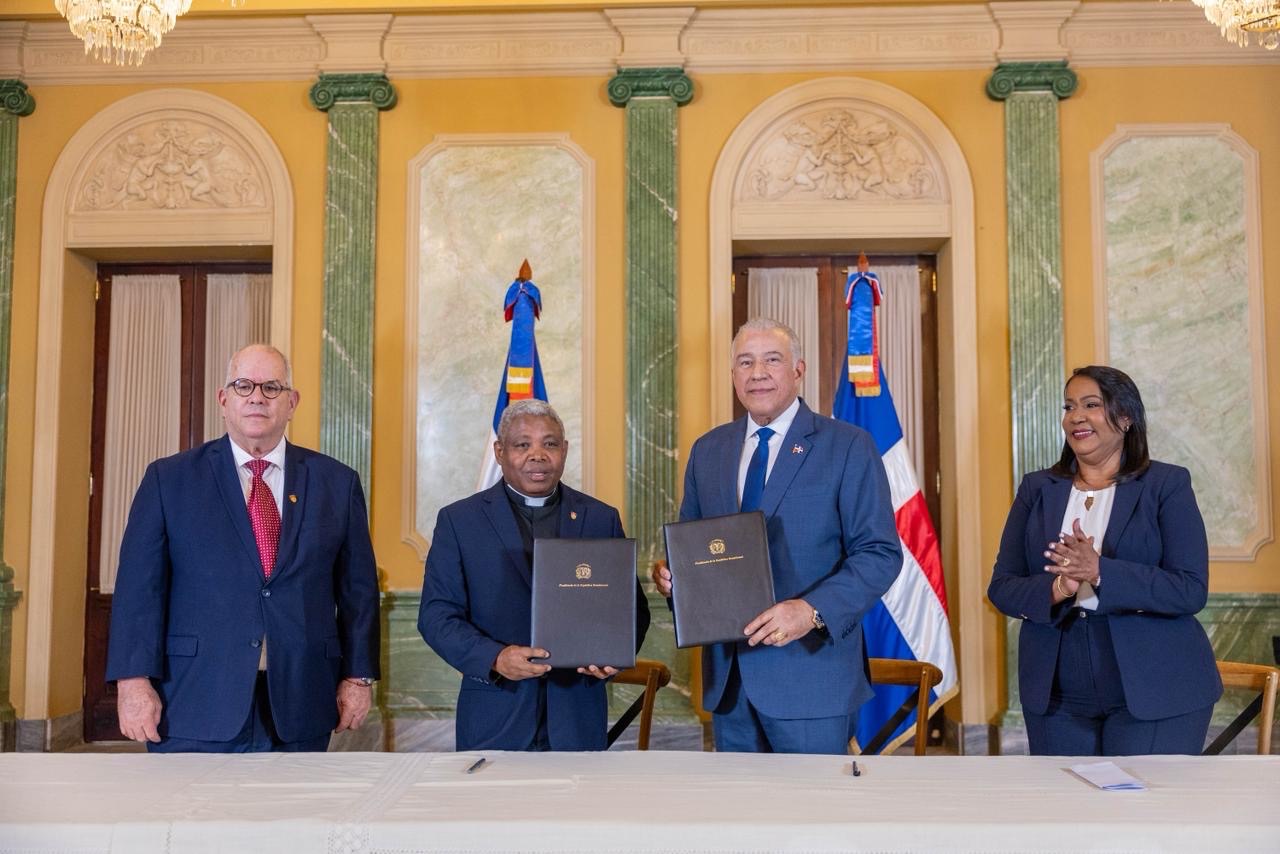 Presidencia de la República fortalece el desarrollo del sur profundo con acuerdo para financiar 300 becas universitarias.