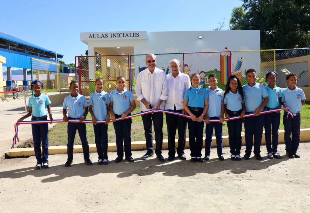 Presidente Abinader fortalece la infraestructura educativa en Dajabón con nuevas aulas y techado escolar que beneficiará a más de cien estudiantes 1 cae01c5e 0c71 4d33 8222 fd46d00f2667