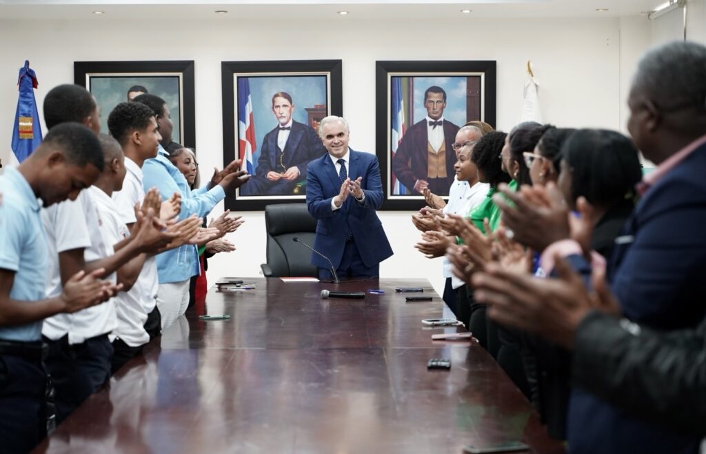 Ministerio de Educación felicita a la juventud dominicana en su día nacional 1 ea57df2f 1bd3 4c2e 864d 4c199ef6acd9