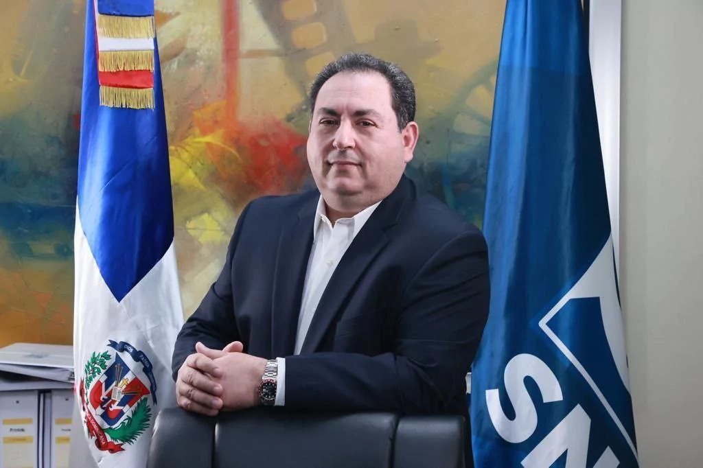 Mario Lama renuncia como director ejecutivo del Servicio Nacional de Salud