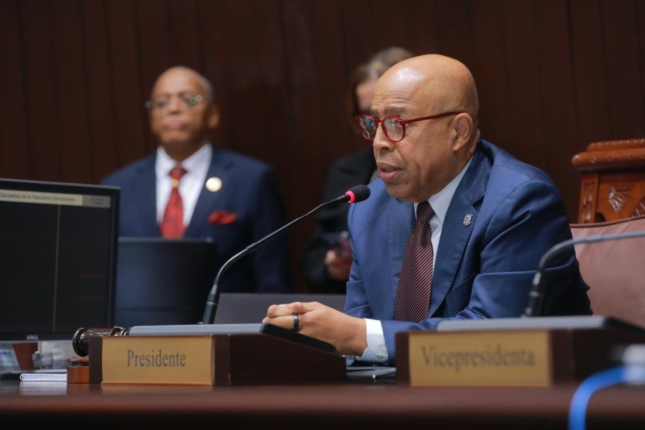 Cámara de Diputados aprueba en segunda discusión ley que instituye el 10 de noviembre Día Nacional de la Mujer Médica Dominicana