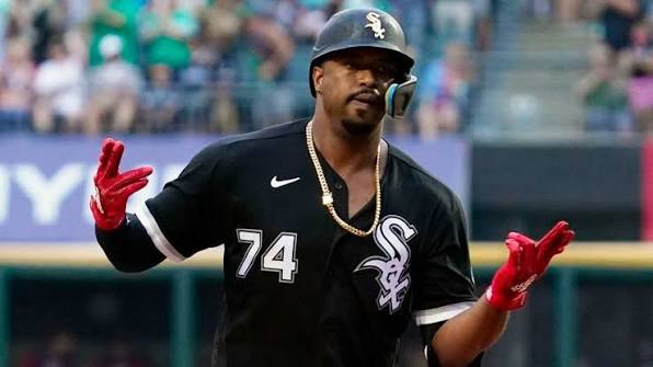 Eloy Jiménez acuerda contrato de liga menor con los Azulejos de Toronto