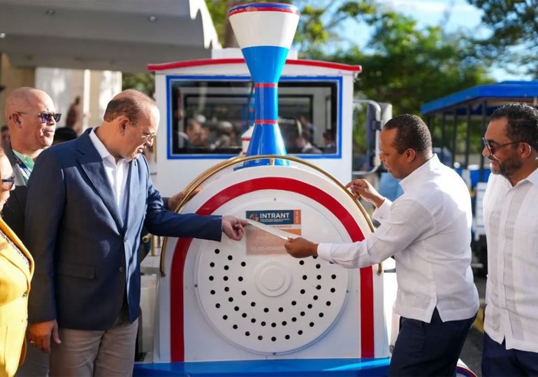 Inauguran y ponen en circulación “Roco el Tren Turístico de Santiago”