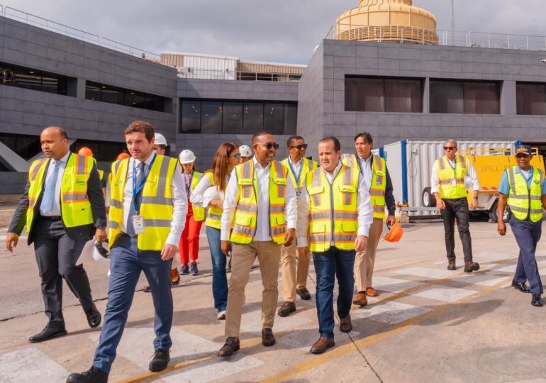 Paliza supervisa trabajos de modernización del Aeropuerto de Las Américas