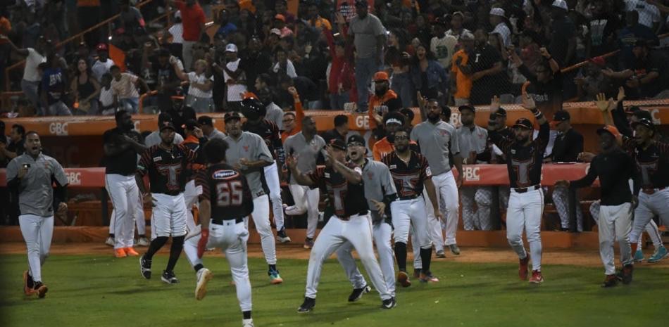 Toros dejan en el camino a las Águilas y avanzan a la Serie Final ante el Escogido 1 img 2989