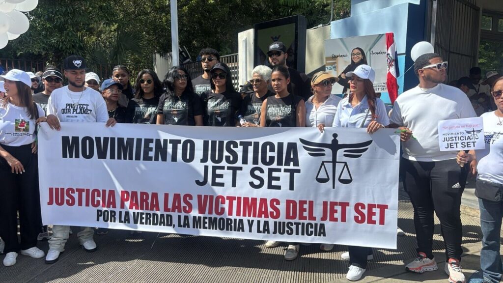 Decenas acuden a marcha pacífica por justicia tras tragedia del Jet Set 1 img 3542