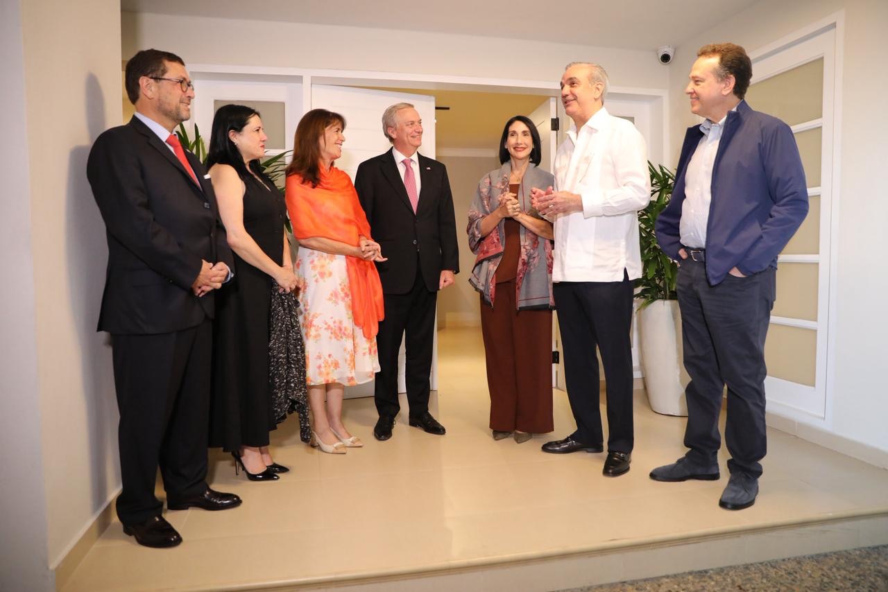 Abinader y presidente electo de Chile abordan fortalecimiento de cooperación bilateral