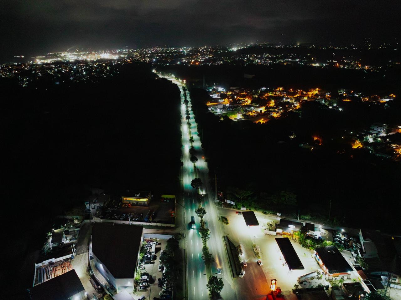 RD Vial refuerza iluminación en vías de región Sur con la instalación de lámparas solares