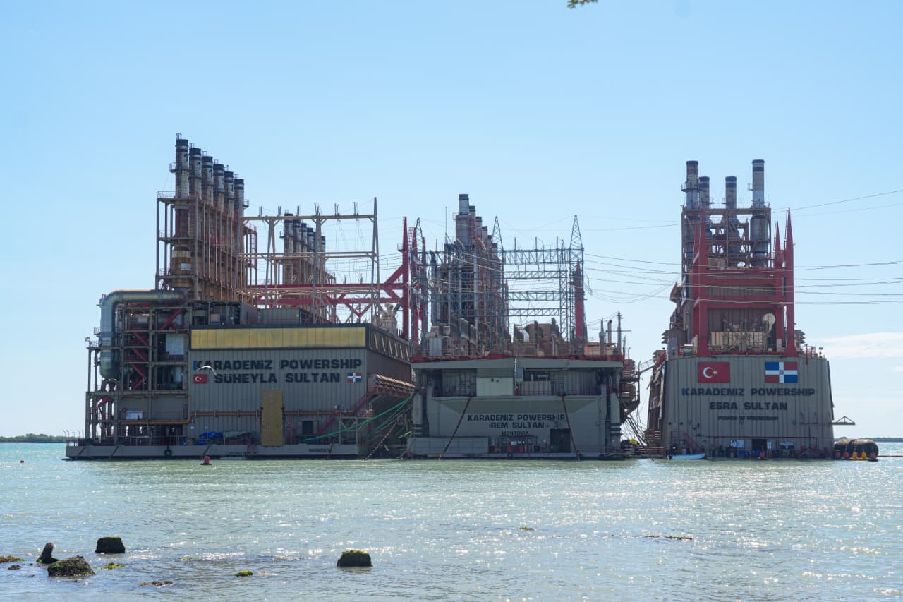 En Los Negros de Azua piden al Gobierno no renovar contrato a barcazas que vencen en 2026