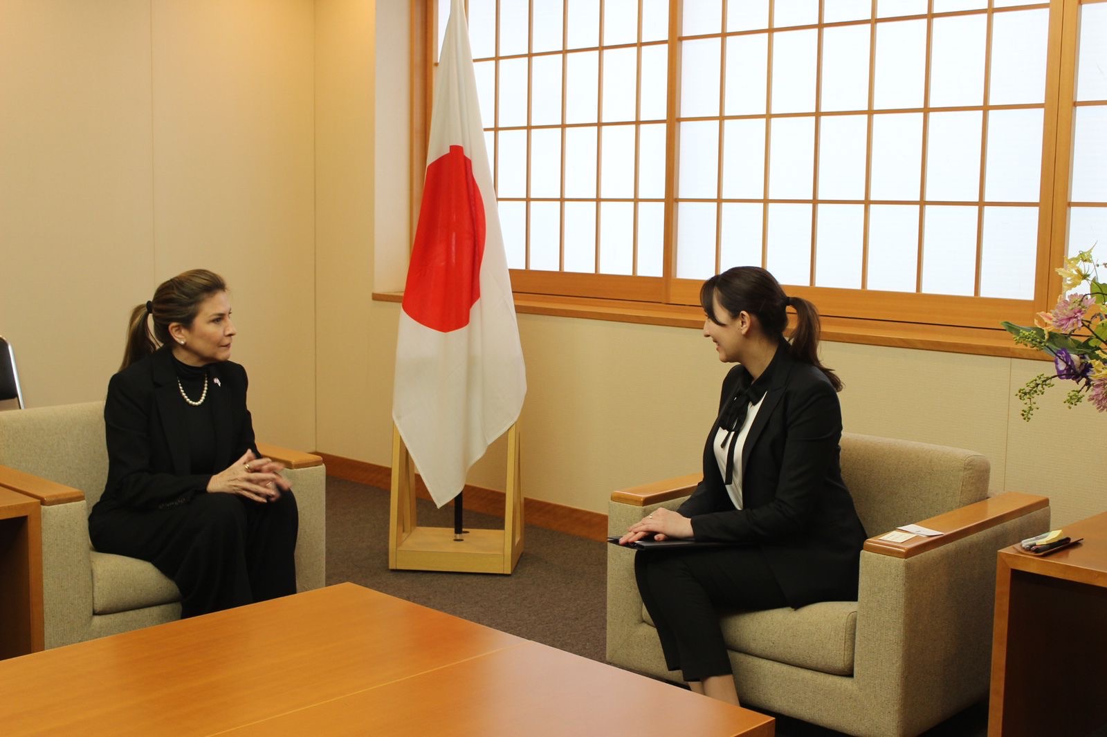 Carolina fortalece relaciones con Japón y plantea cooperación en semiconductores, sostenibilidad y modernización institucional